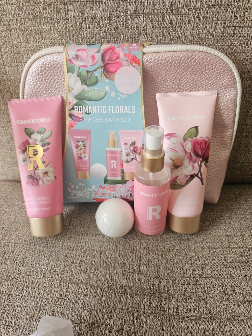 Romantic Florals 5-Piece Bath & Body Gift Set with Cosmetic Bag – New